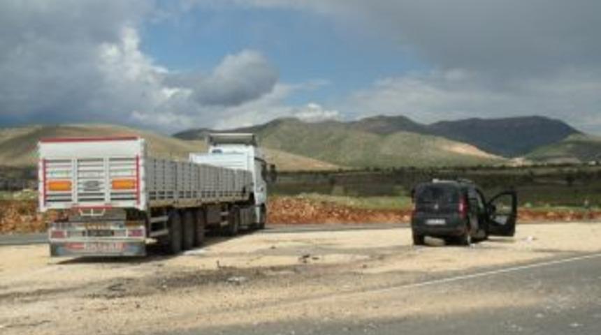 Mardin'de TIR otomobili bi&ccedil;ti: 2 &ouml;l&uuml;