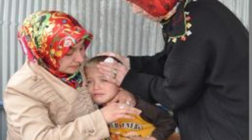 Kazada Yaralanan &Ccedil;ocuk: Ne Olur Ağlama Anne