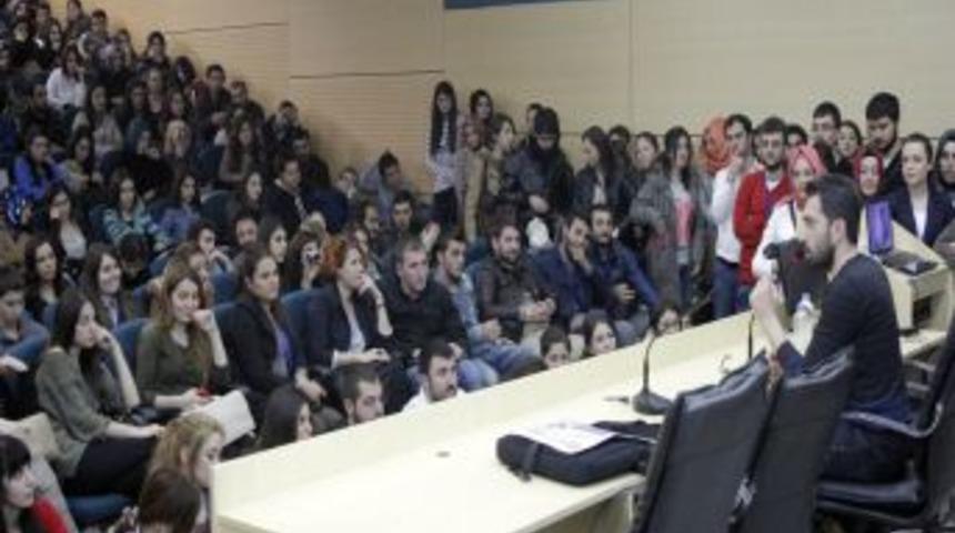 M&uuml;zisyen Ve Oyuncu Erdem Yener, SA&Uuml;'de &Ouml;ğrencilerle Buluştu