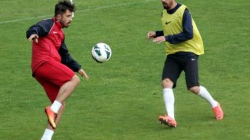 Gaziantepspor, İstanbul B&uuml;y&uuml;kşehir Belediyespor&rsquo;a Bileniyor