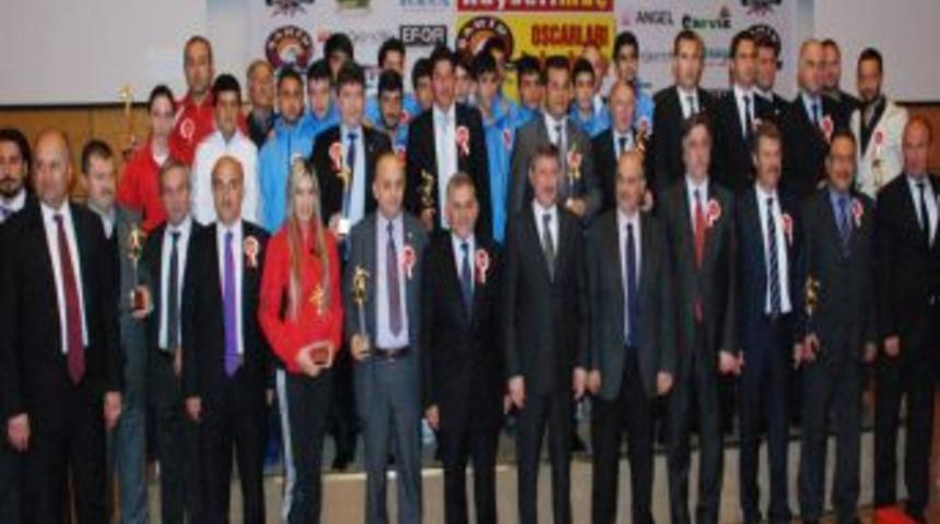 Kayseri&rsquo;de Yılın En Iyi Sporcuları Ve Spor Adamları &Ouml;d&uuml;llendirildi