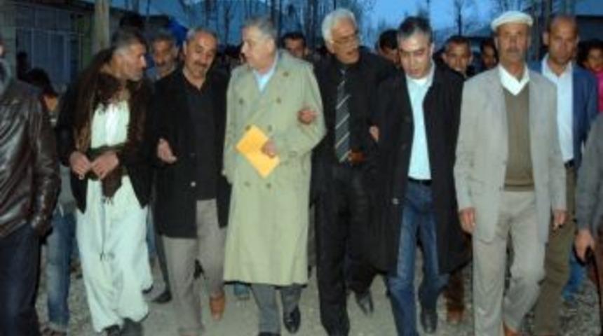 Akil İnsanlar Heyeti Şehit Ailesini Ziyaret Etti