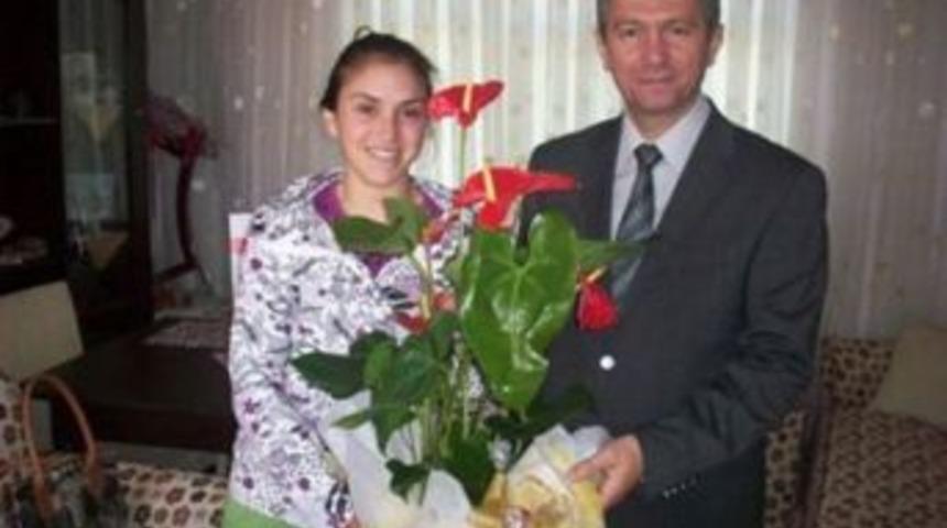 İl M&uuml;d&uuml;r&uuml; Ke&ccedil;eci, Kadın &Ccedil;ift&ccedil;iler Yarışması B&ouml;lge &Uuml;&ccedil;&uuml;nc&uuml;s&uuml;n&uuml; Engin&rsquo;i Ziyaret Etti