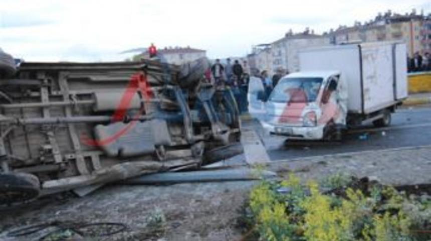 Elazığ&rsquo;da feci kaza; 2 &ouml;l&uuml;, 3 yaralı