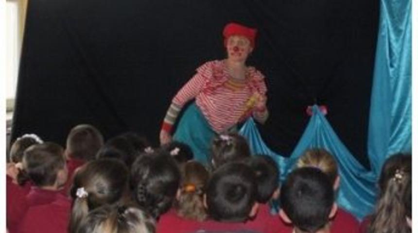 İtalyan Kuklacılar &Ouml;ğrencileri Kahkaha Tufanına Tuttu