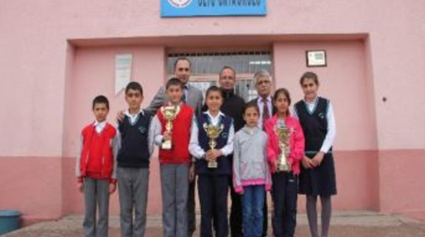 Oltu Ortaokulu Atletizmde İl İkincisi Oldu