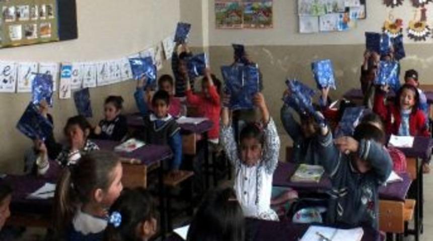 Erciş Pay Yibo &Ouml;ğrencileri G&ouml;n&uuml;l El&ccedil;isi Oldu