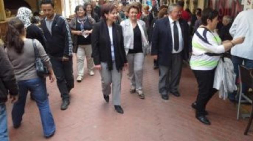 Chp&rsquo;li Kadınlar Nazilli&rsquo;ye &Ccedil;ıkartma Yaptı