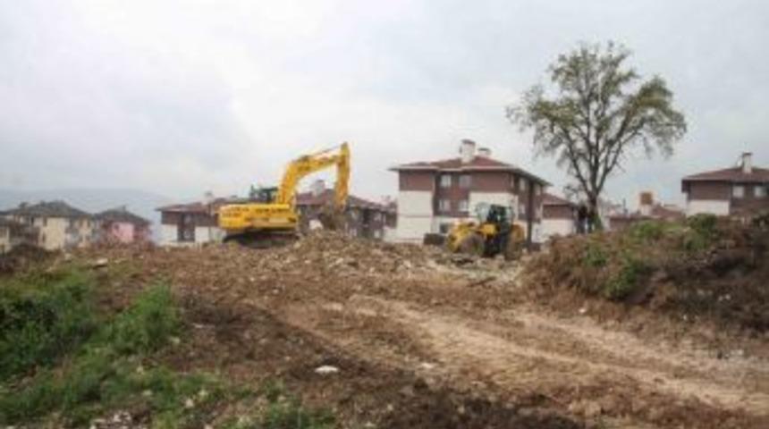 H&uuml;rriyet Mahallesi&rsquo;ne Spor Sahası Yapılacak