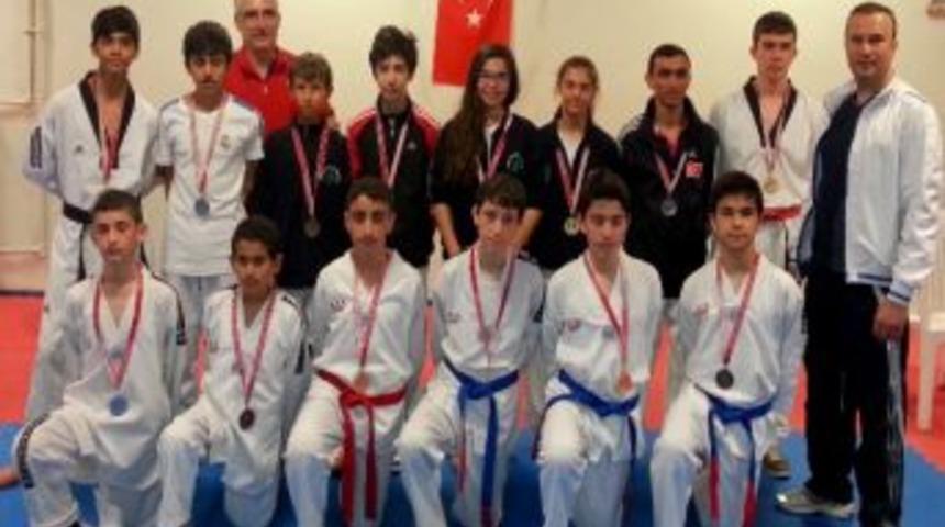 Edirne Belediye Spor Tekvandocularından Madalya Yağmuru