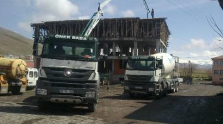 Yurt Binası Yardım Sever Bekliyor