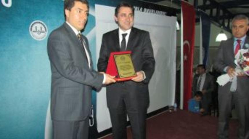 Yrd. Do&ccedil; Dr. &Ouml;zt&uuml;rk: Kur&rsquo;an Ile Ahlaklanan Insan Olmak Lazım