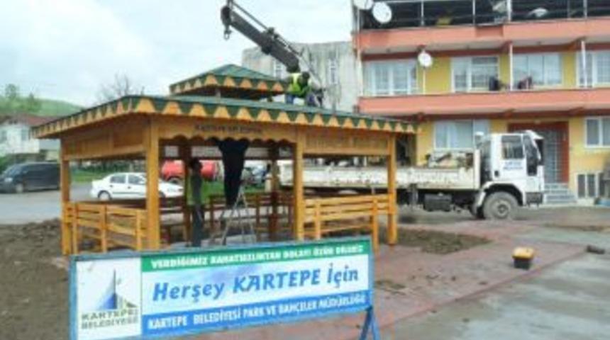 Eşme Parkı&rsquo;na Kamelya Kondu