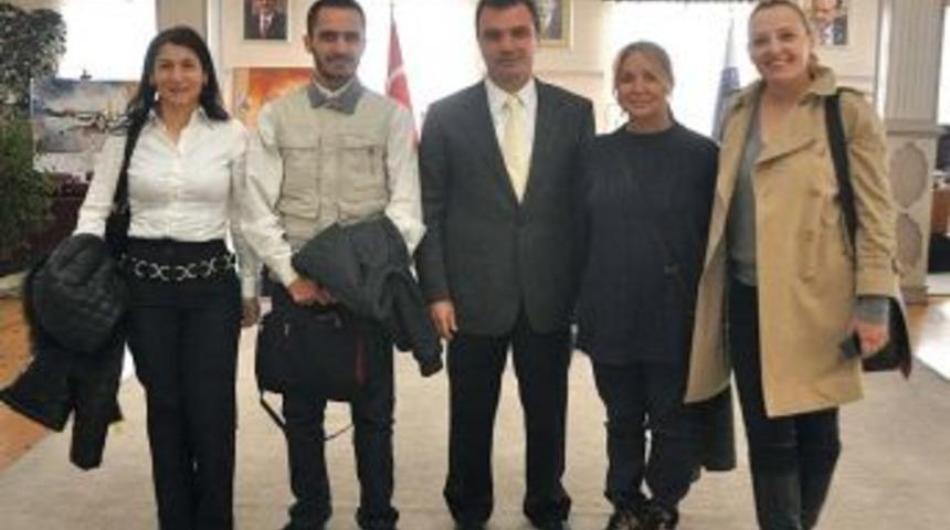 Yonca Evcimik&rsquo;den Gen&ccedil;lere Girişimcilik Dersi