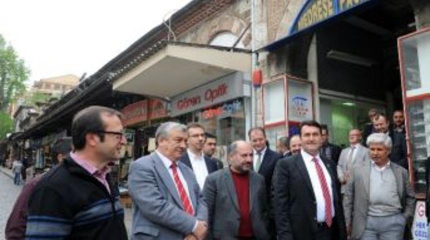 Ulucami Yanındaki Bir &Ccedil;arşı Daha Ayağa Kaldırılıyor