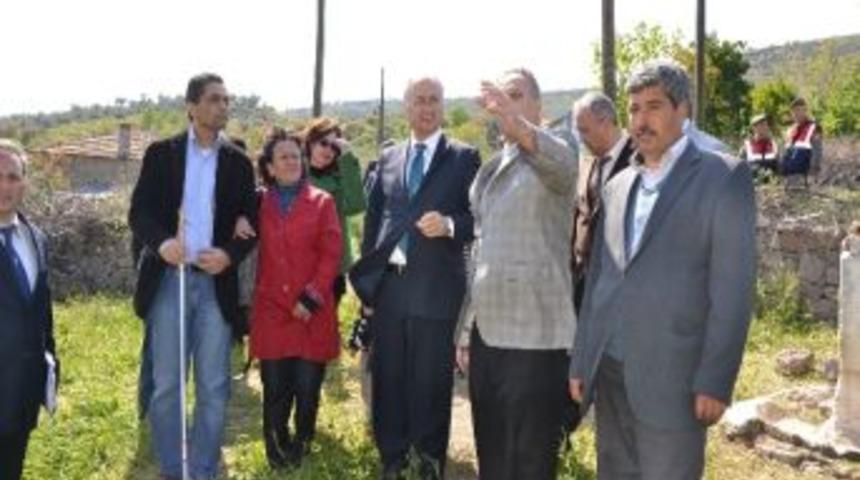 Vali Daş&ouml;z, Sarıalan K&ouml;y&uuml;&rsquo;nde İncelemede Bulundu