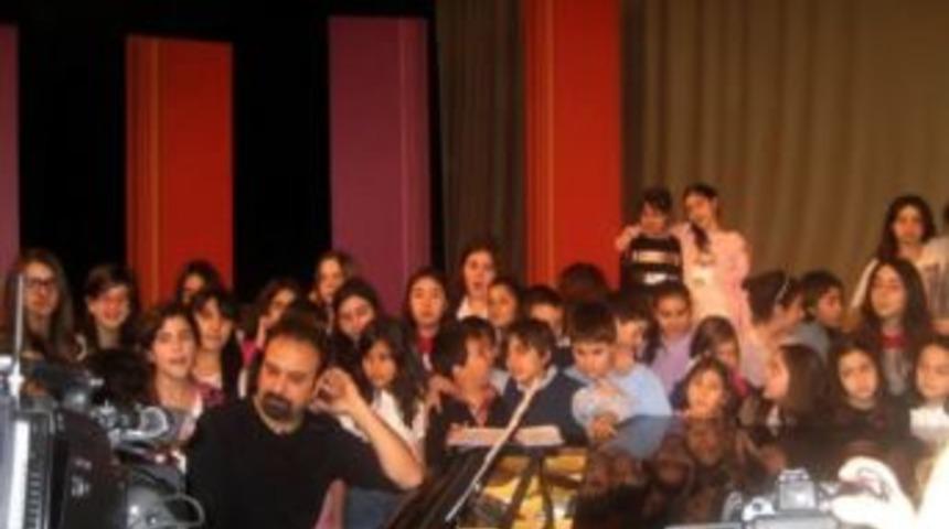 TRT Pop&uuml;ler &Ccedil;ocuk Şarkıları Yarışması'nda AİB&Uuml; Başarısı