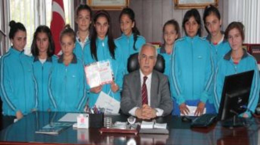 Malatya&rsquo;da Kız Futbol Takımı T&uuml;rkiye Finalinde İddialı