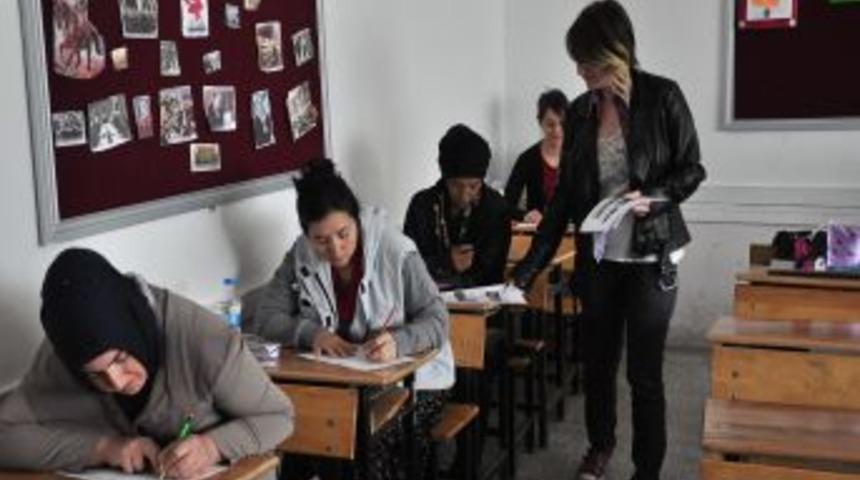 &Ccedil;anıllı&rsquo;da Kitap Okuma Seferberliği