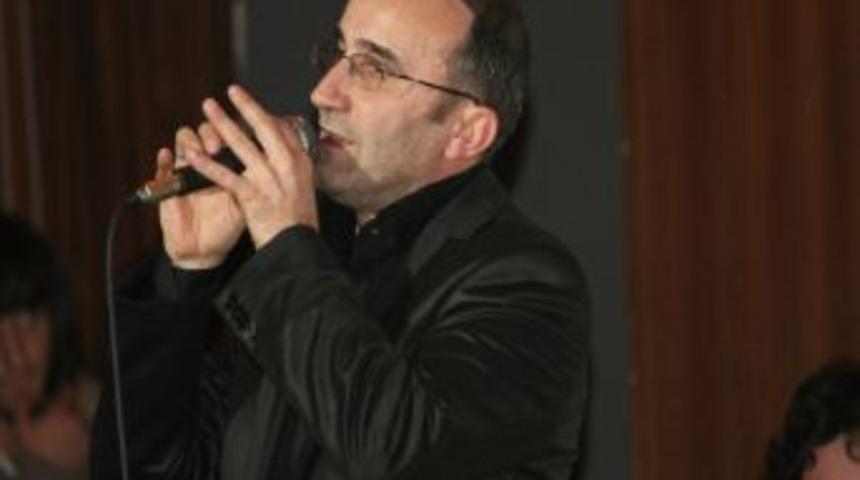 &Ouml;mer Karaoğlu&rsquo;dan Unutulmaz Bir Akşam