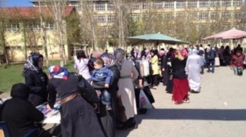 Muş&rsquo;ta &Ouml;ğrenciler Yararına Kermes D&uuml;zenlendi