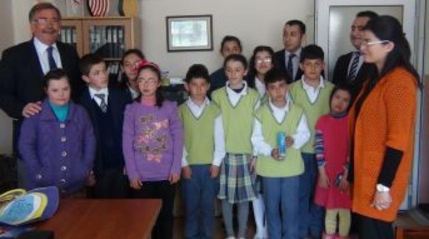 Okulda A&ccedil;ılan &Ouml;zel Sınıfta Zihinsel Engelliler Eğitim G&ouml;r&uuml;yor