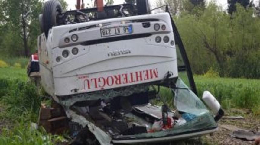Yağışlı Havada Midib&uuml;s Tarlaya U&ccedil;tu: 5 &Ouml;l&uuml;, 21 Yaralı