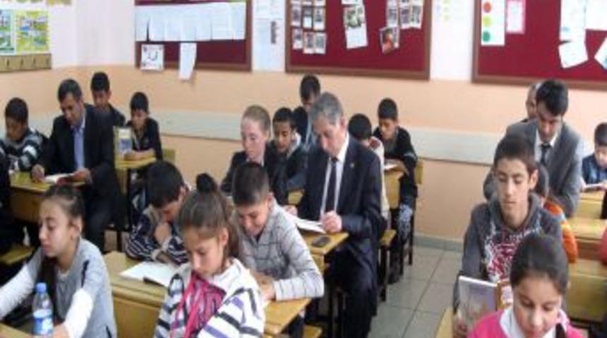 Yeşilli'de &Ouml;ğrenciler Topluca Kitap Okuyacak