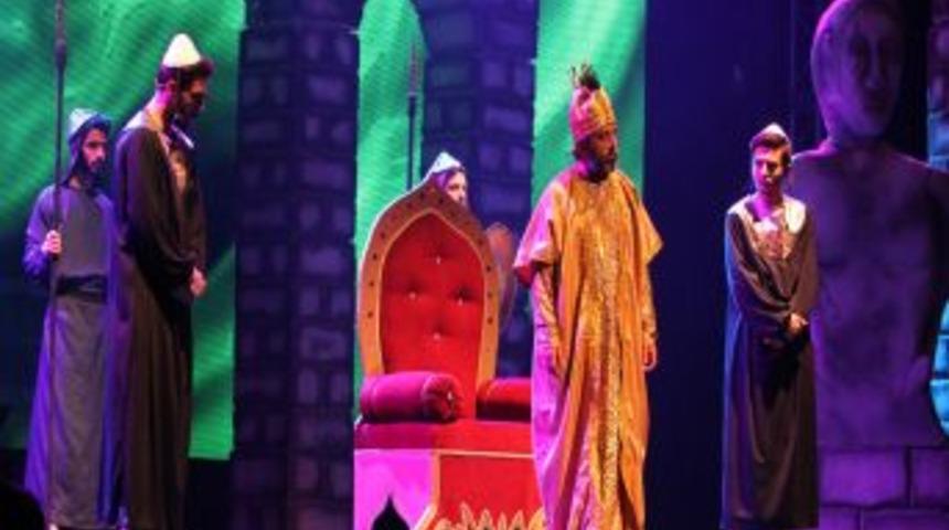 Adana'da Kutlu Doğum Coşkusu S&uuml;r&uuml;yor