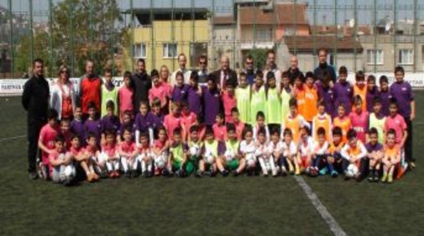 &Ccedil;ocuk Futbolu Grassroots Aktiviteleri Bursa&rsquo;da Başladı
