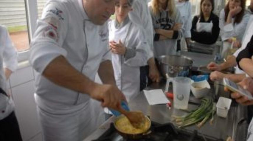 Tahir Tekin &Ouml;ztan&rsquo;dan Okan &Uuml;niversitesi'nde T&uuml;rk Mutfağı Dersi