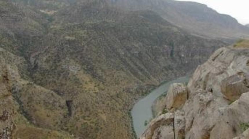 Siirt Valisi Adrenalin Yaşamak İsteyenleri Botan&rsquo;a Davet Etti