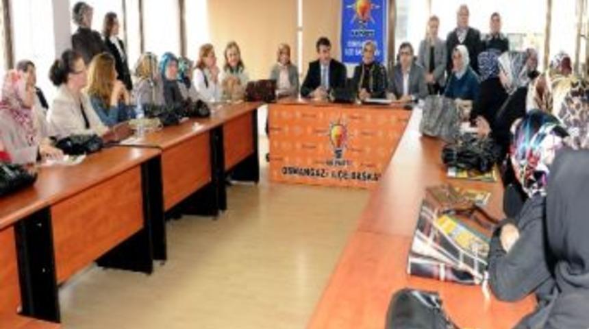 Başkan D&uuml;ndar Kadınlardan Mahallelerin Meselelerini Dinledi