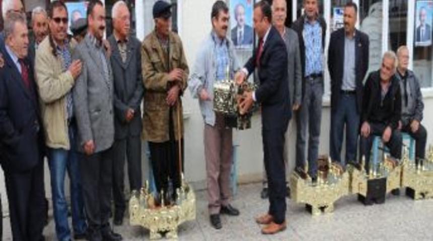 Chp'den Altı Kişiye Ayakkabı Boya Sandığı