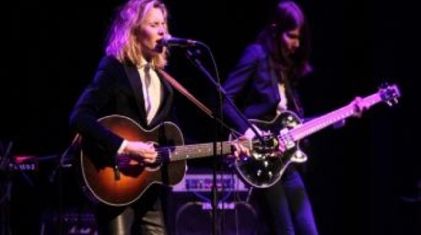 Folk Rock M&uuml;ziğinin Yeni Y&uuml;z&uuml; Nil&uuml;fer&rsquo;i Salladı