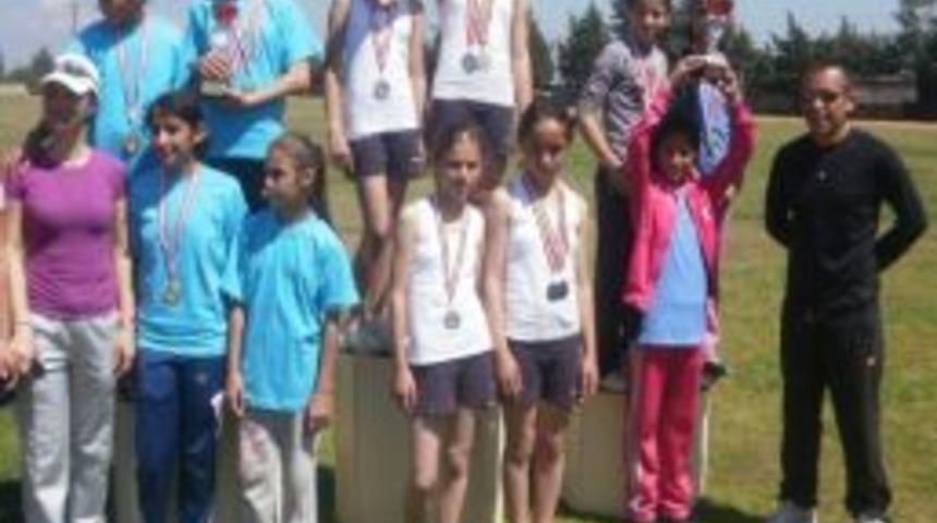 Taytan Ortaokulu, Atletizmde 4 Kupa Kazandı