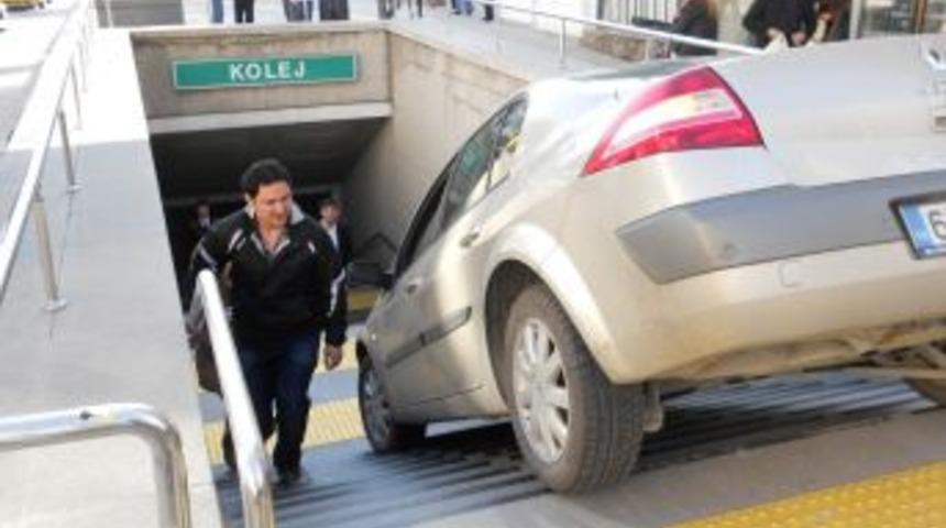 'Otopark' diye metro istasyonuna girdi