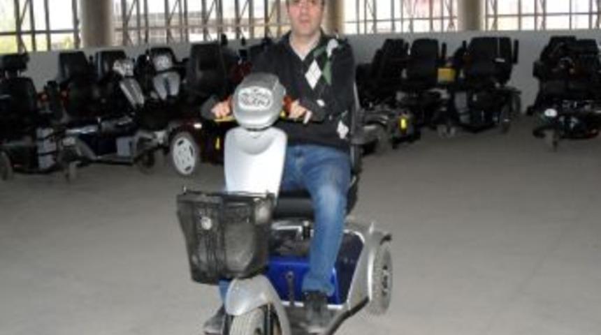 Engellilere 80 Scooter Tipi Ak&uuml;l&uuml; Araba