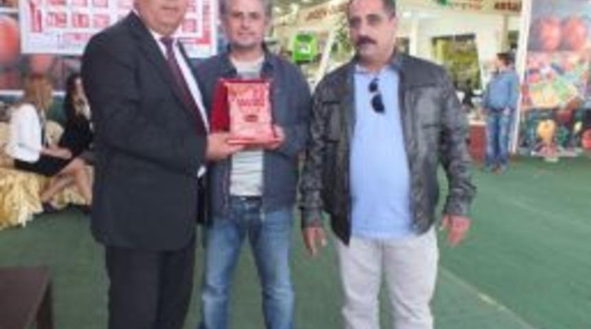 Hasyurt Tarım Fuarında Demrelilere Plaket