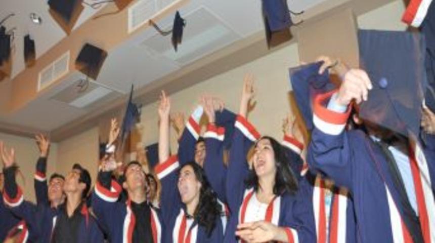 Tarsus Otelcilik Ve Turizm Meslek Lisesi 3. Mezunlarını Verdi