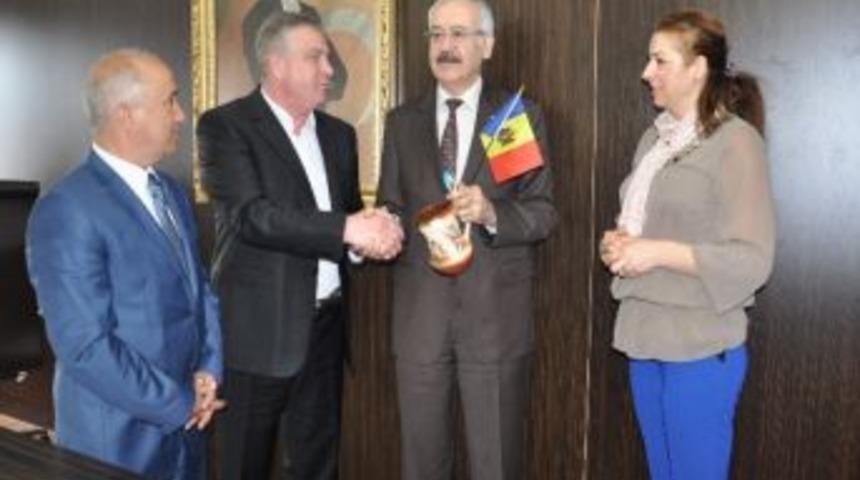 Kosava Ve Moldova Halk Oyunları Ekipleri, Vali Yardımcısı &Ouml;zdemir&rsquo;i Ziyaret Etti