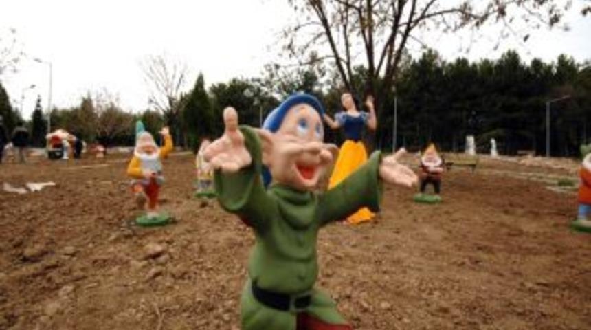 Gediz'de Adnan Menderes Yaşam Parkı'na Masal Parkı