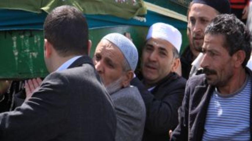 Hayırsever Iş Adamı Vedat Daştan, Annesini Son Yolculuğuna Uğurladı