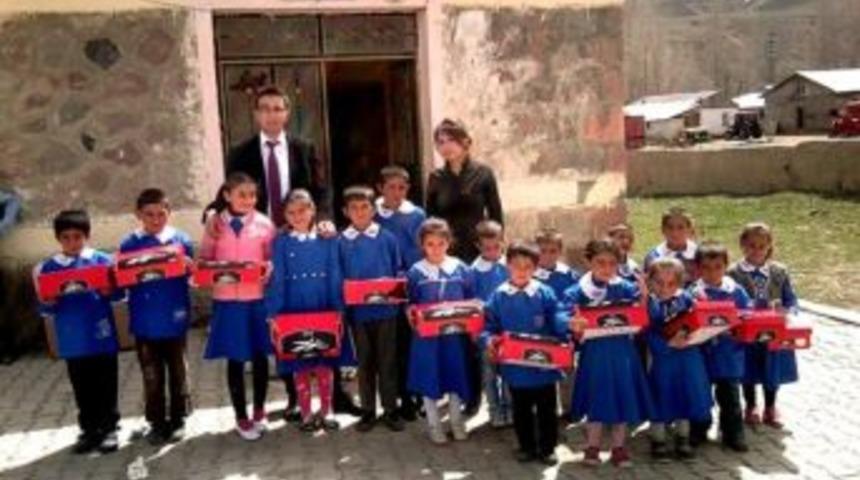 Ak&ccedil;akoca Belediyesinden Erzurumlu &Ouml;ğrencilere Bot Yardımı