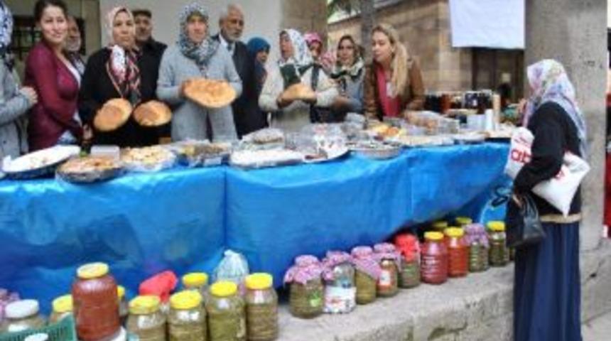 K&ouml;y Ekmeğiyle Kur'an Kursuna Destek