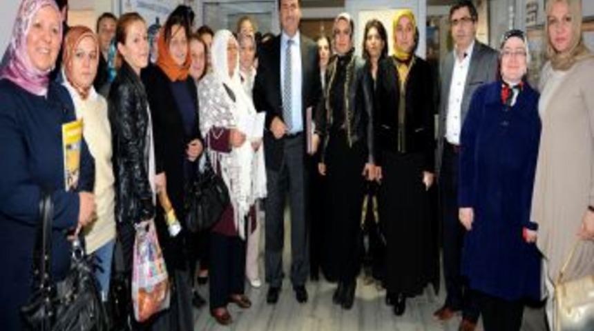 Başkan D&uuml;ndar, Kadınlardan Mahalle Sorunlarını Dinledi