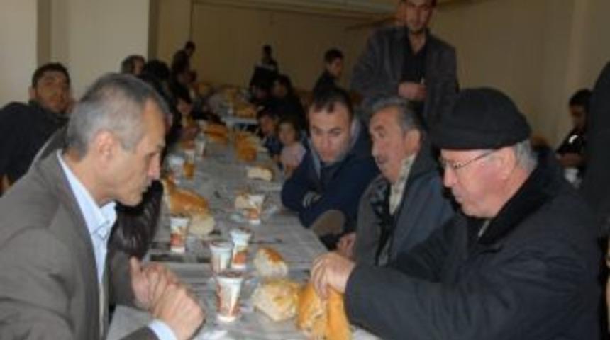 Başkale&rsquo;de Etli Pilav Dağıtıldı