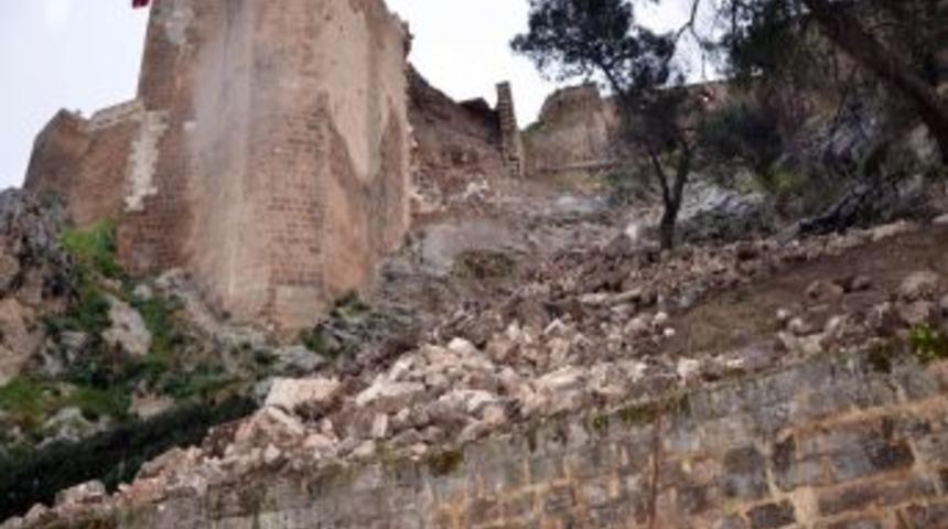 Tarihi Urfa Kalesi Yıkıldı