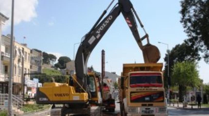 Ayvalık Belediyesi, &Ccedil;&ouml;ken Kanalizasyon Hattını Yeniliyor