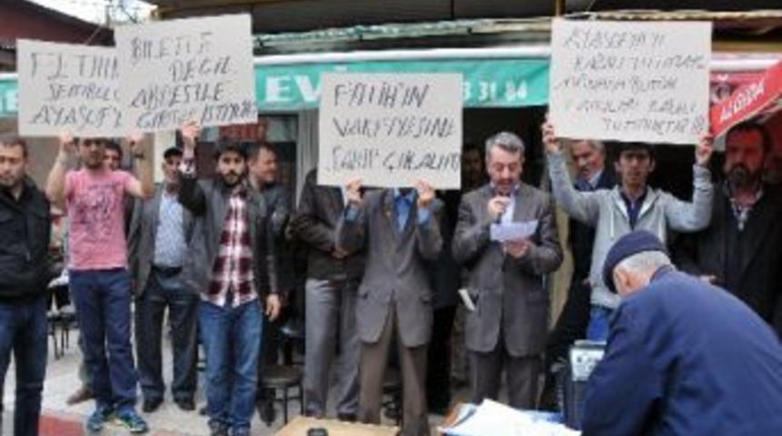 Anadolu Gen&ccedil;lik Derneği Ayasofya&rsquo;nın Cami Olması İ&ccedil;in İmza Kampanyası D&uuml;zenledi